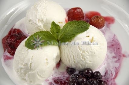 Helado de mascarpone con salsa de frambuesas - Recetas de Cocina |  MujerdeElite